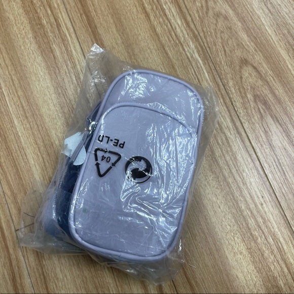 3/$20 - H&M-Purple Smart phone zipper bag - Picture 5 of 5